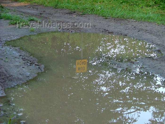 canada153: Fenwick - Niagara Region, Ontario, Canada / Kanada: mud road sign - photo by R.Grove - (c) Travel-Images.com - Stock Photography agency - Image Bank