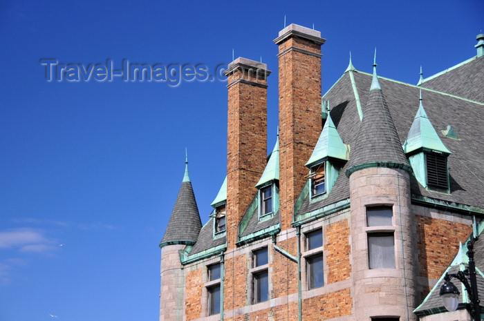 canada16: Montreal, Quebec, Canada: Gare-hôtel Viger - old grand hotel and railway station designed by architect Bruce Price for the Canadian Pacific Railway in château-style - Édifice Jacques-Viger - rue Saint-Antoine Est, Ville-Marie - photo by M.Torres - (c) Travel-Images.com - Stock Photography agency - Image Bank