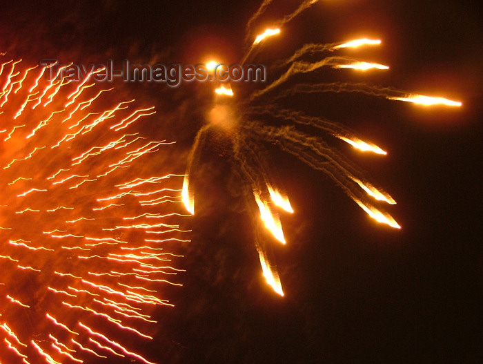 canada161: Niagara Falls, Ontario, Canada / Kanada: fireworks fill the sky in most summer nights - photo by R.Grove - (c) Travel-Images.com - Stock Photography agency - Image Bank