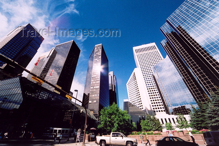 canada170: Canada / Kanada - Calgary (Alberta): surrounded by skyscrapers - urban photo (photo by M.Torres) - (c) Travel-Images.com - Stock Photography agency - Image Bank