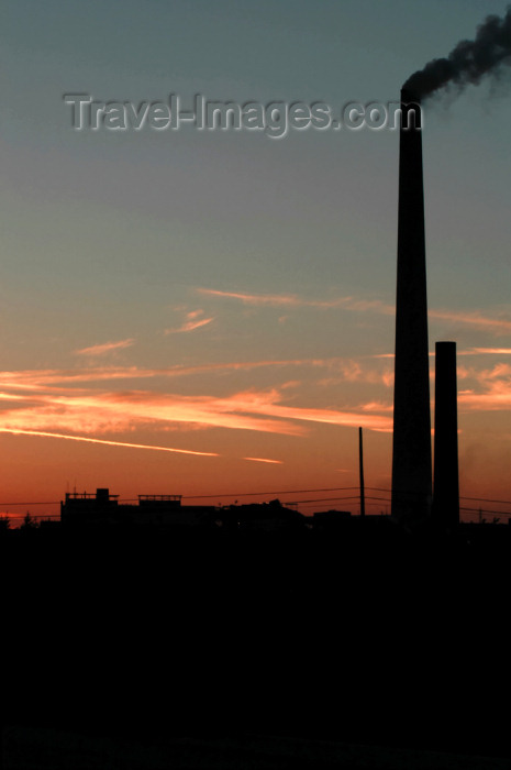 canada18: Canada / Kanada - Copper Cliff - Greater Sudbury, Ontario: Inco Superstack at dusk - 380m tall - the second-tallest freestanding chimney in the world, and the tallest in Canada - largest nickel smelting operation in the world - photo by C.McEachern - (c) Travel-Images.com - Stock Photography agency - Image Bank