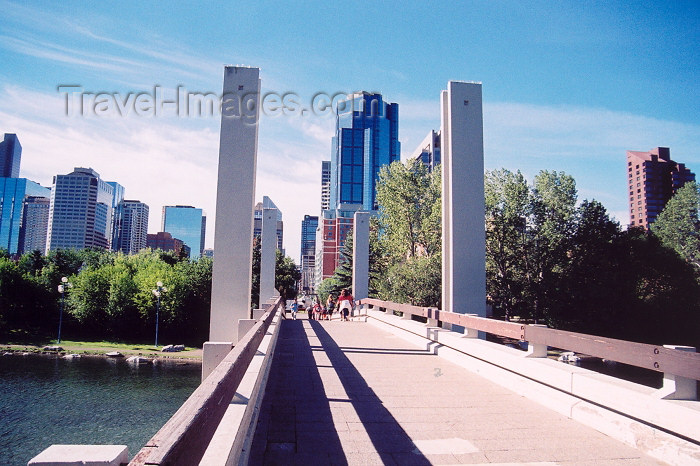 canada185: Canada / Kanada - Calgary (Alberta): Prince Island Park - bridge (photo by M.Torres) - (c) Travel-Images.com - Stock Photography agency - Image Bank