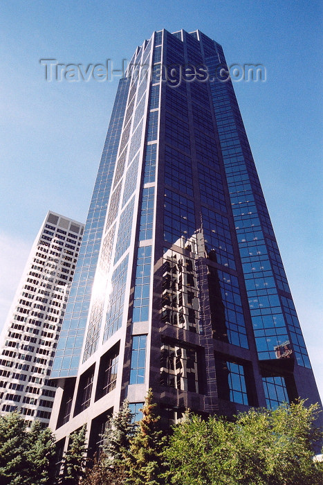  of Ernst and Young tower - 2nd Ave SW- 5th St SW (photo by M.Torres)