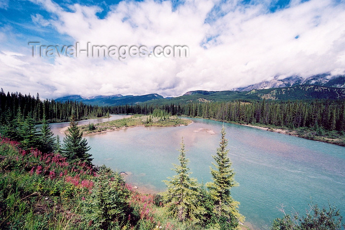 canada189: Canada / Kanada - Canmore (Alberta): over the Bow river - photo by M.Torres - (c) Travel-Images.com - Stock Photography agency - Image Bank