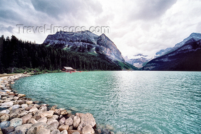 canada198: Canada / Kanada - Lake Louise (Alberta): view towards the Plain of Six Galciers - Banff National Park - Unesco world heritage site - photo by M.Torres - (c) Travel-Images.com - Stock Photography agency - Image Bank