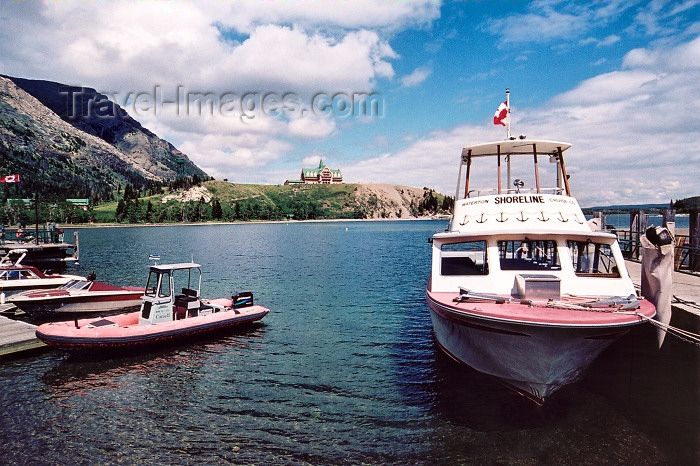 canada211: Canada / Kanada - Waterton, Alberta: on the quay - photo by M.Torres - (c) Travel-Images.com - Stock Photography agency - Image Bank