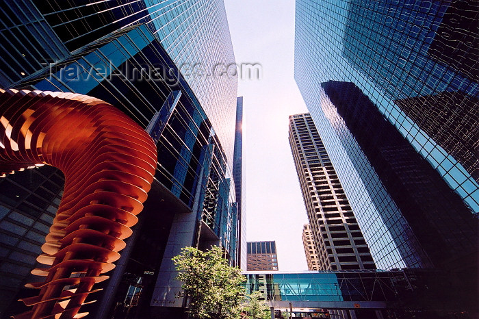 canada213: Canada / Kanada - Calgary (Alberta): the sky is a scarce commodity - skyscrapers in the city center (photo by M.Torres) - (c) Travel-Images.com - Stock Photography agency - Image Bank