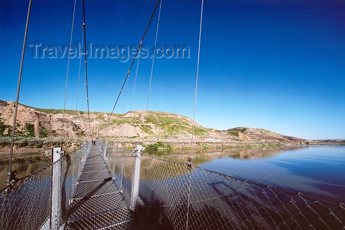 canada221: Canada / Kanada - Drumheller, Alberta: Red Deer river from the suspension bridge - photo by M.Torres - (c) Travel-Images.com - Stock Photography agency - Image Bank