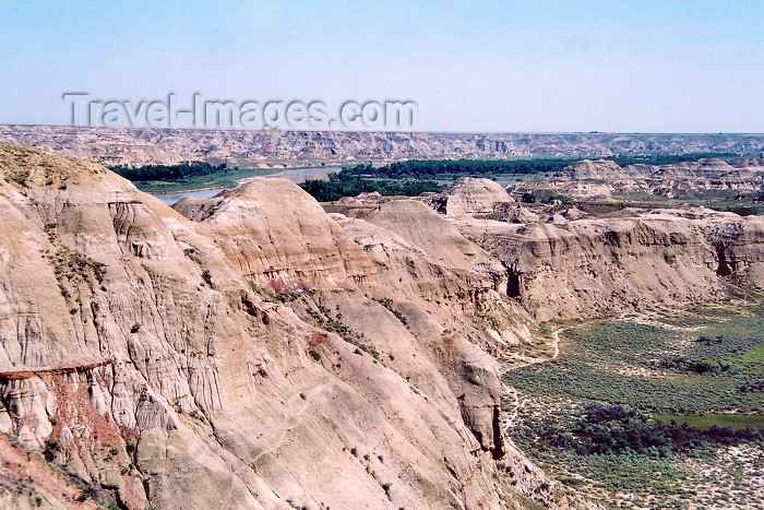 canada222: Canada / Kanada - Dinosaur Provincial Park, Alberta: bad lands - photo by M.Torres - (c) Travel-Images.com - Stock Photography agency - Image Bank