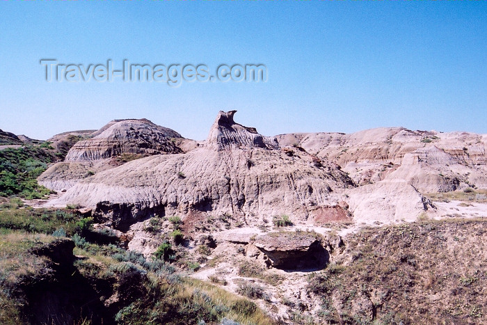 canada223: Canada / Kanada - Dinosaur Provincial Park, Alberta: bad lands and Hoodoo - photo by M.Torres - (c) Travel-Images.com - Stock Photography agency - Image Bank