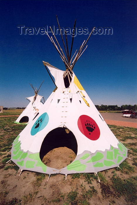 canada228: Canada / Kanada - Medicine Hat, Alberta: Indian teepee - photo by M.Torres - (c) Travel-Images.com - Stock Photography agency - Image Bank