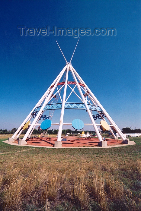 canada230: Canada / Kanada - Medicine Hat, Alberta: the world's largest teepee - photo by M.Torres - (c) Travel-Images.com - Stock Photography agency - Image Bank