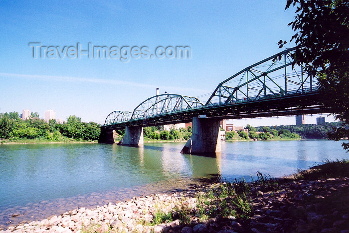 canada233: Canada / Kanada - Edmonton, Alberta: the North Saskatchewan river - truss bridge - photo by M.Torres - (c) Travel-Images.com - Stock Photography agency - Image Bank