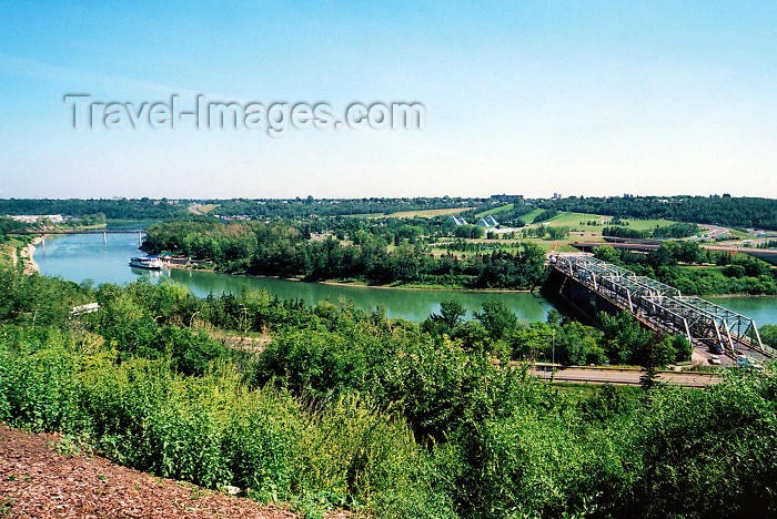 canada246: Canada / Kanada - Edmonton, Alberta: the North Saskatchewan river - from the north bank - photo by M.Torres - (c) Travel-Images.com - Stock Photography agency - Image Bank