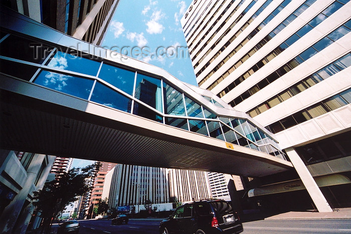 canada258: Canada / Kanada - Calgary (Alberta): the +15 sky bridge system connects buildings in the center (photo by M.Torres) - (c) Travel-Images.com - Stock Photography agency - Image Bank