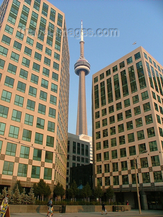 canada273: Toronto, Ontario, Canada / Kanada: CN Tower - Canadian National Tower - narrow angle from the Residence Inn Marriott downtown - photo by R.Grove - (c) Travel-Images.com - Stock Photography agency - Image Bank