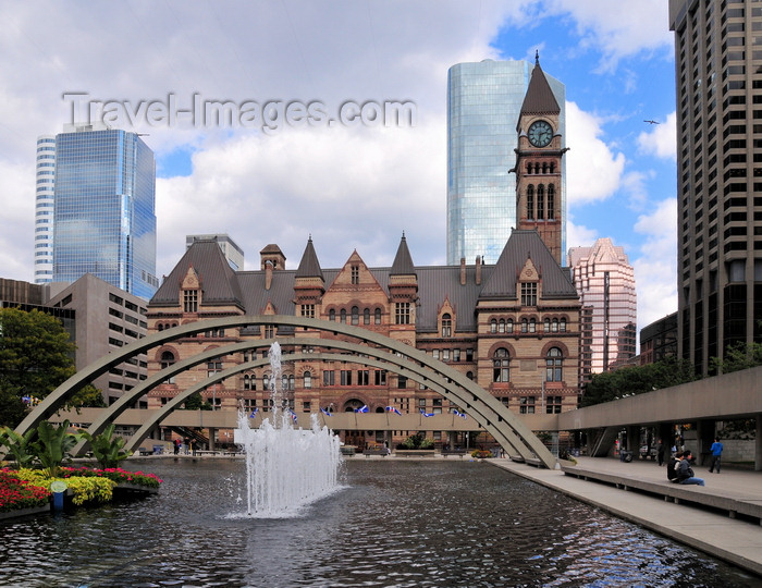 canada283: Toronto, Ontario, Canada: Nathan Phillips Square and the Old City Hall, now the Ontario Court of Justice - the pool becomes a skating rink in winter - Queen St W - photo by M.Torres - (c) Travel-Images.com - Stock Photography agency - Image Bank