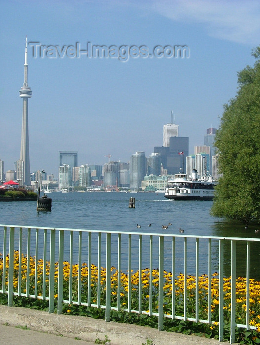 canada289: Toronto, Ontario, Canada / Kanada: view from Centre Island - Toronto skyline - photo by R.Grove - (c) Travel-Images.com - Stock Photography agency - Image Bank