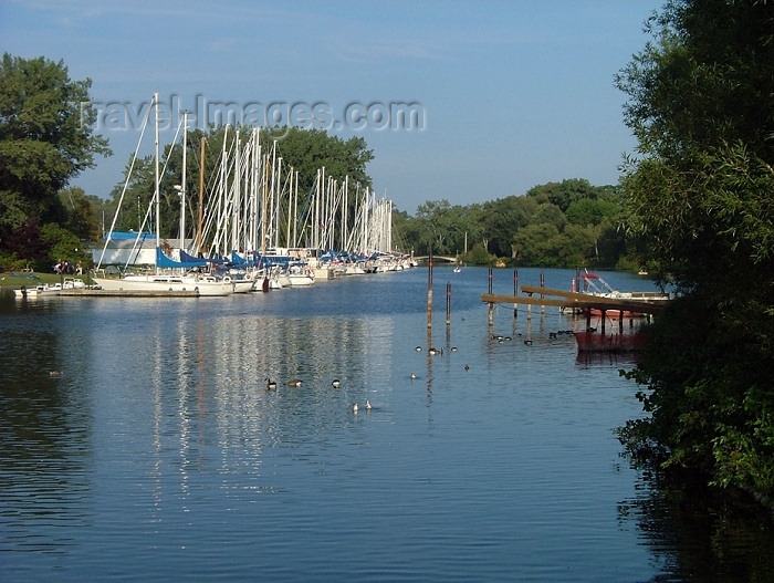 canada297: Toronto, Ontario, Canada / Kanada: yachts - Centre Island, Toronto Islands - the largest urban car-free community in North America - photo by R.Grove - (c) Travel-Images.com - Stock Photography agency - Image Bank