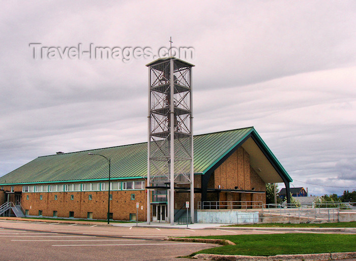 canada312: Sept-Îles (Quebec): barn style church - photo by B.Cloutier - (c) Travel-Images.com - Stock Photography agency - Image Bank