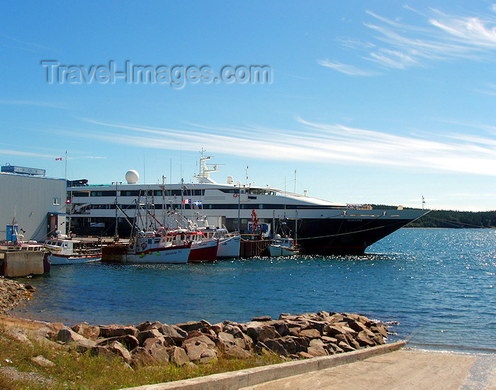 canada313: Havre-Saint-Pierre (Quebec): cruise ship Le Levant docked in the port - photo by B.Cloutier - (c) Travel-Images.com - Stock Photography agency - Image Bank