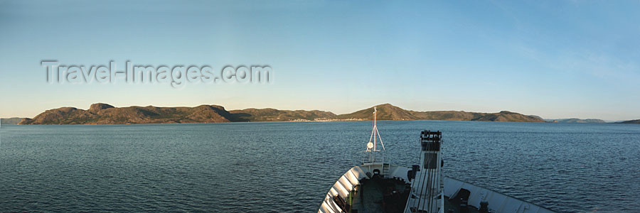 canada322: Canada / Kanada - Nain (Newfoundland and Labrador): from the Labrador sea - Torngat Mountains - photo by B.Cloutier - (c) Travel-Images.com - Stock Photography agency - Image Bank