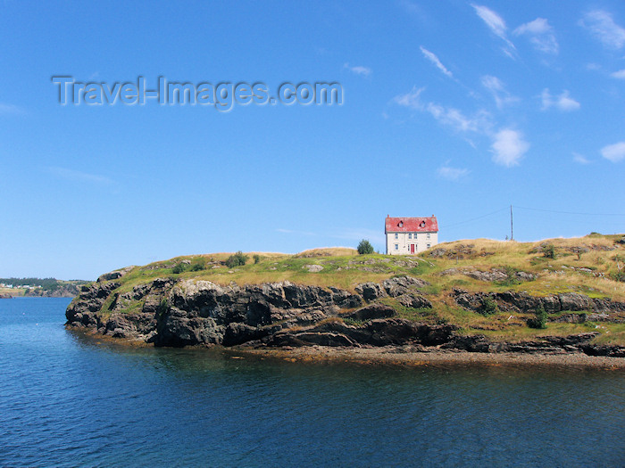 canada338: Canada / Kanada - Trinity, Newfoundland: house by the sea - photo by B.Cloutier - (c) Travel-Images.com - Stock Photography agency - Image Bank