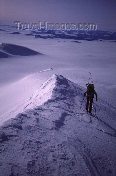 canada392: Canada - Ellesmere Island (Nunavut): ascent of Barbeau Peak - photo by E.Philips - (c) Travel-Images.com - Stock Photography agency - Image Bank