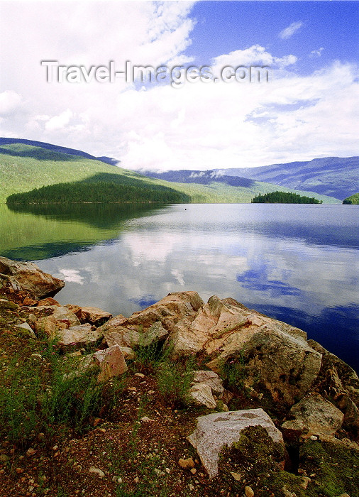 canada393: Canada / Kanada - BC: lake edge - rocks and sky - photo by G.Friedman - (c) Travel-Images.com - Stock Photography agency - Image Bank