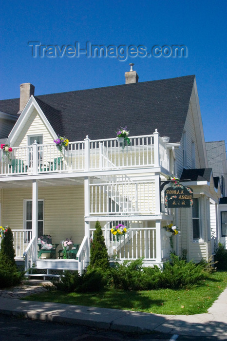 canada402: Victorian home in Middleton, Nova Scotia, Canada - photo by D.Smith - (c) Travel-Images.com - Stock Photography agency - Image Bank