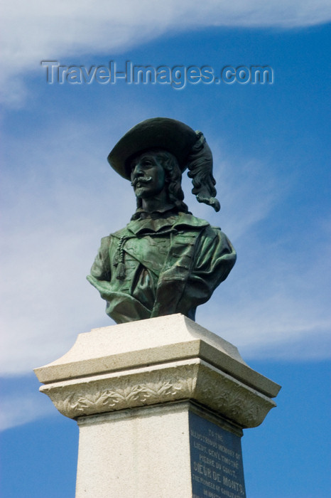 canada407: Statue of Sieur de Monts at the histric fort at Annapolis Royal - photo by D.Smith - (c) Travel-Images.com - Stock Photography agency - Image Bank