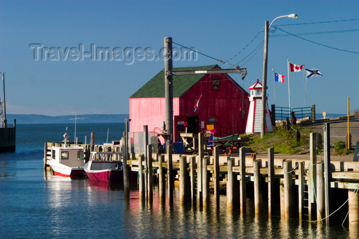 canada409: Scenic view of the Bay of Fundy at Halls Harbour, Nova Scotia, Canada - photo by D.Smith - (c) Travel-Images.com - Stock Photography agency - Image Bank