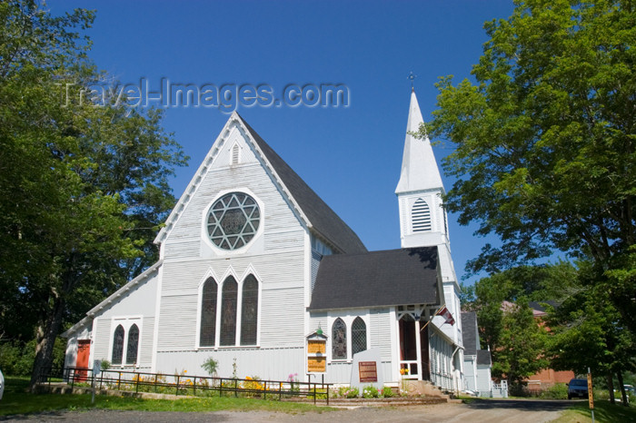 canada413: Scenic view of the histroic Anglican Churh in Digby, Nova Scotia, Canada - photo by D.Smith - (c) Travel-Images.com - Stock Photography agency - Image Bank