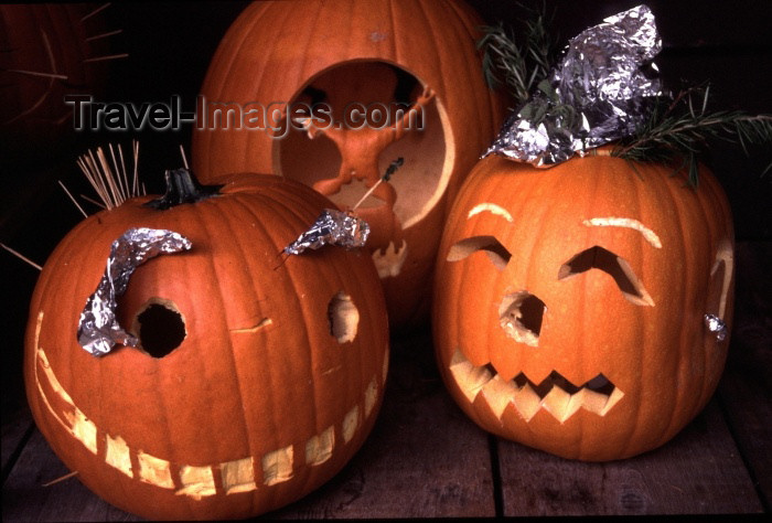 canada44: Canada / Kanada - Vancouver: halloween - carved pumpkins - pumpkins - aboboras - photo by F.Rigaud - (c) Travel-Images.com - Stock Photography agency - Image Bank