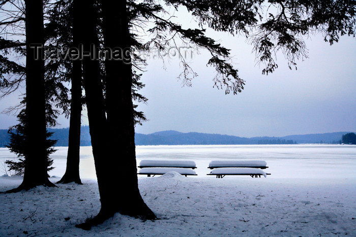 canada462: Canada - Ontario - Algonquin Provincial Park: benches and snow - photo by R.Grove - (c) Travel-Images.com - Stock Photography agency - Image Bank