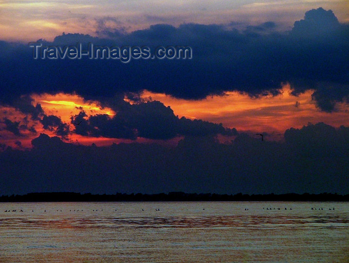 canada466: Canada - Ontario - Lake Erie: dusk - photo by R.Grove - (c) Travel-Images.com - Stock Photography agency - Image Bank