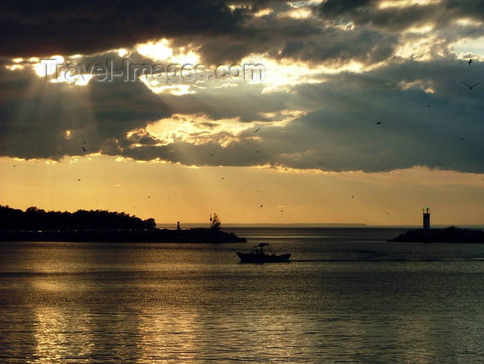 canada469: Canada - Ontario - Lake Erie: sun rays through the clouds - photo by R.Grove - (c) Travel-Images.com - Stock Photography agency - Image Bank