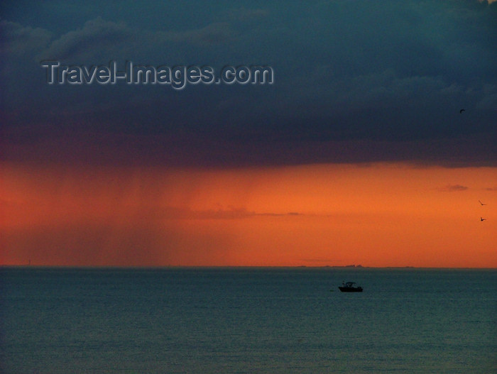 canada470: Canada - Ontario - Lake Ontario: rain against a red sky - photo by R.Grove - (c) Travel-Images.com - Stock Photography agency - Image Bank