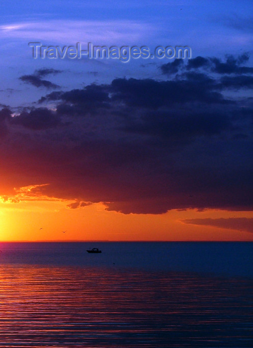 canada471: Canada - Ontario - Lake Ontario: horizon - photo by R.Grove - (c) Travel-Images.com - Stock Photography agency - Image Bank