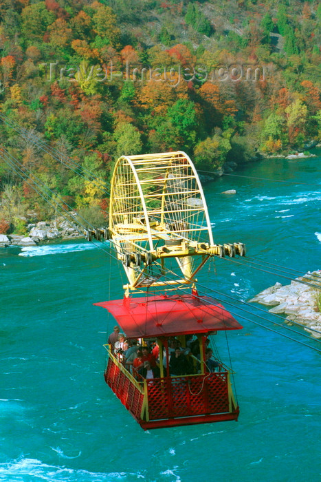 canada51: Niagara Falls, Ontario, Canada / Kanada: Whirlpool Aero Car - designed by Spanish engineer Leonardo Torres y Quevedo - cable car over the Niagara River - Autumn colors - photo by D.Smith - (c) Travel-Images.com - Stock Photography agency - Image Bank