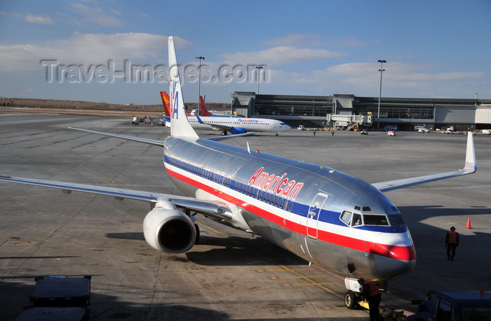 canada567: Montreal, Quebec, Canada: American AirlinesBoeing 737-823 N935AN / 3BM (cn 30081/559) - aircraft at Montréal-Pierre Elliott Trudeau International Airport - YUL - photo by M.Torres - (c) Travel-Images.com - Stock Photography agency - Image Bank