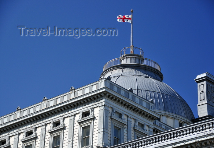 canada575: Montreal, Quebec, Canada: dome of the old Palace of Justice flying the flag of Montreal - architect John Ostell - Vieux palais de justice - Édifice Lucien-Saulnier - Rue Notre Dame - Vieux-Montréal - photo by M.Torres - (c) Travel-Images.com - Stock Photography agency - Image Bank