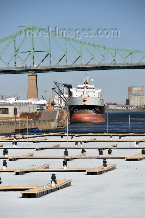 canada613: Montreal, Quebec, Canada: bulk carrier Spruceglen - VRUV3 IMO 8119261 and Jacques Cartier bridge - seen from the Yacht Club de Montreal - Quai de l'Horloge - Vieux-Port - photo by M.Torres - (c) Travel-Images.com - Stock Photography agency - Image Bank