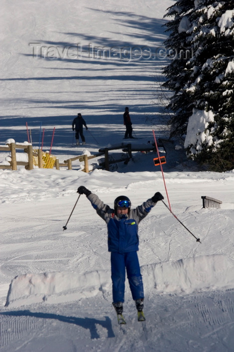 canada652: Kamloops, BC, Canada: skier at Sun Peaks ski resort - photo by D.Smith - (c) Travel-Images.com - Stock Photography agency - Image Bank