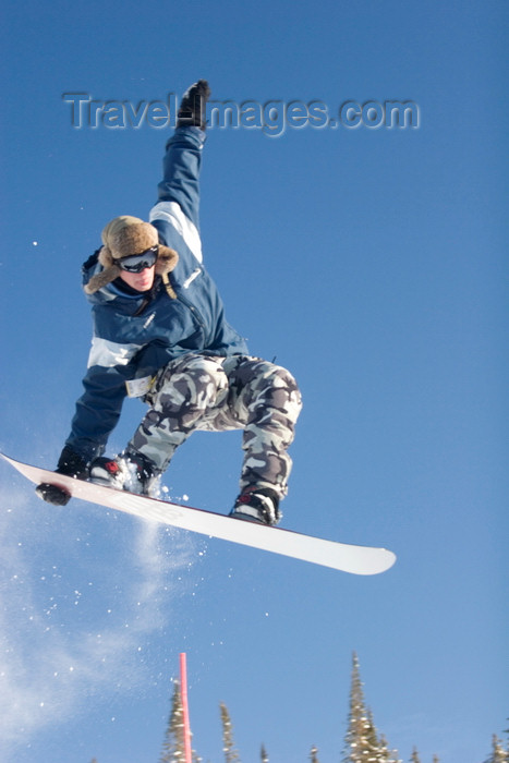 canada653: Kamloops, BC, Canada: snowboarder at Sun Peaks ski resort - model and property released - photo by D.Smith - (c) Travel-Images.com - Stock Photography agency - Image Bank