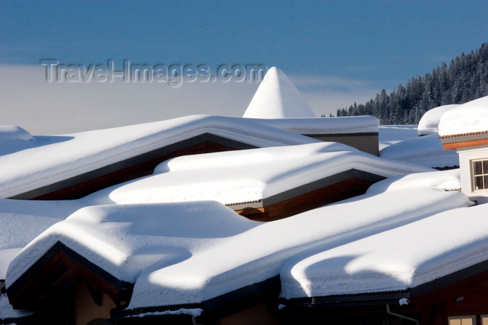 canada655: Kamloops, BC, Canada: snow covered roofs at Sun Peaks ski resort - photo by D.Smith - (c) Travel-Images.com - Stock Photography agency - Image Bank