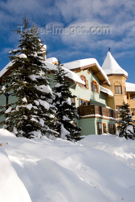 canada656: Kamloops, BC, Canada: chalet at Sun Peaks ski resort - photo by D.Smith - (c) Travel-Images.com - Stock Photography agency - Image Bank