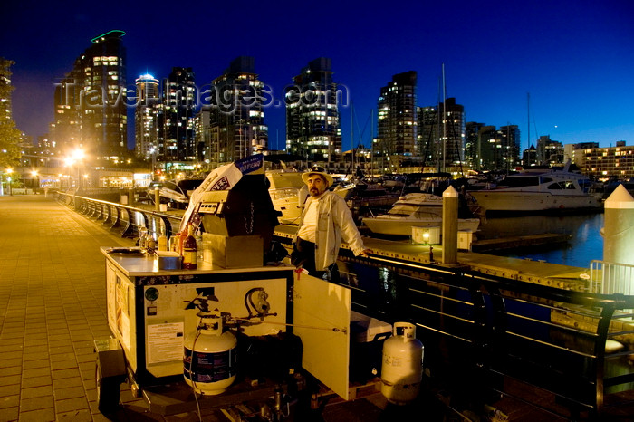 canada661: Vancouver, BC, Canada: hot dog seller in Coal Harbour - nocturnal - photo by D.Smith - (c) Travel-Images.com - Stock Photography agency - Image Bank