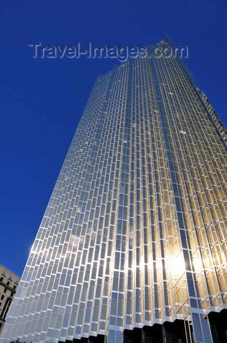 canada723: Toronto, Ontario, Canada: Royal Bank Plaza - headquarters of the Royal Bank of Canada - a $1,000,000 of gold was used in the façade, difining its color - South Tower - Financial District - photo by M.Torres - (c) Travel-Images.com - Stock Photography agency - Image Bank