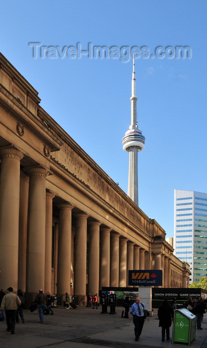 canada727: Toronto, Ontario, Canada: Union Station - Ross and Macdonald architects - colonnaded porch - Beaux Arts railway station design - Front Street West - CN Tower and Citybank place in the background - photo by M.Torres - (c) Travel-Images.com - Stock Photography agency - Image Bank